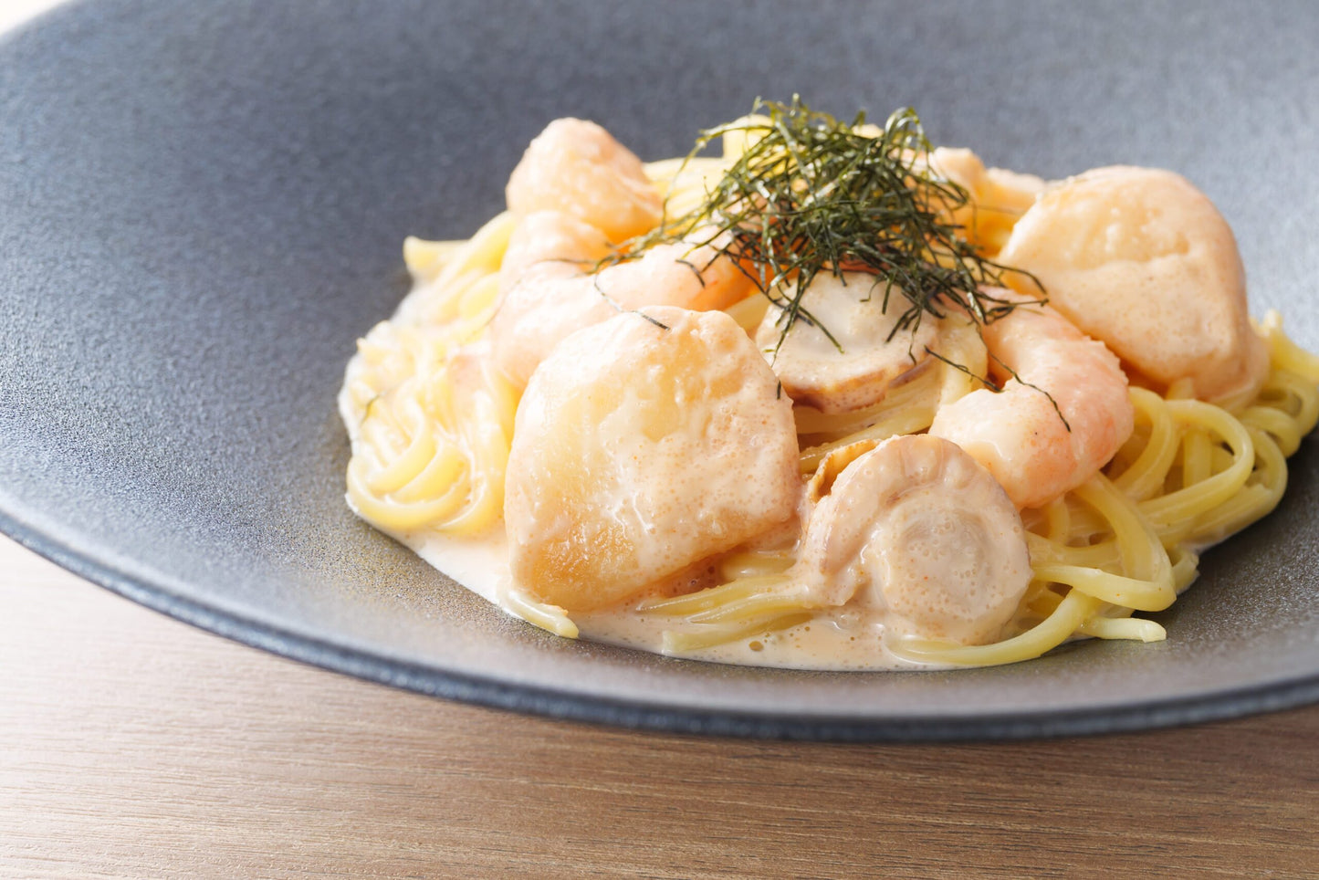 【パスタセット】エビ、ホタテ、じゃがいもの明太子クリームソース(リングイネ)