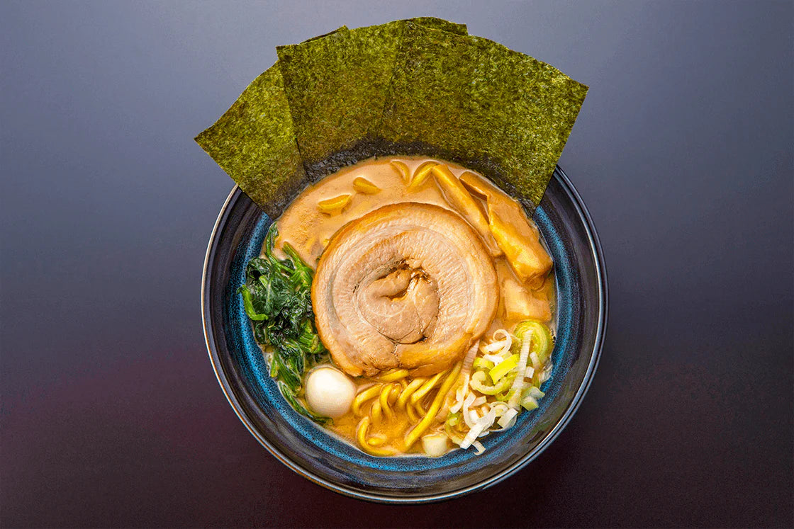 横浜家系醤油豚骨ラーメン