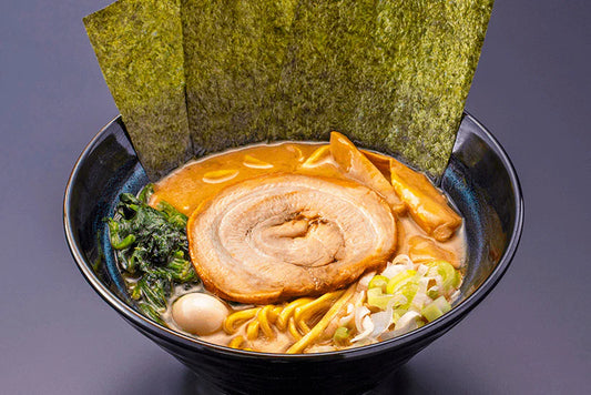 横浜家系醤油豚骨ラーメン